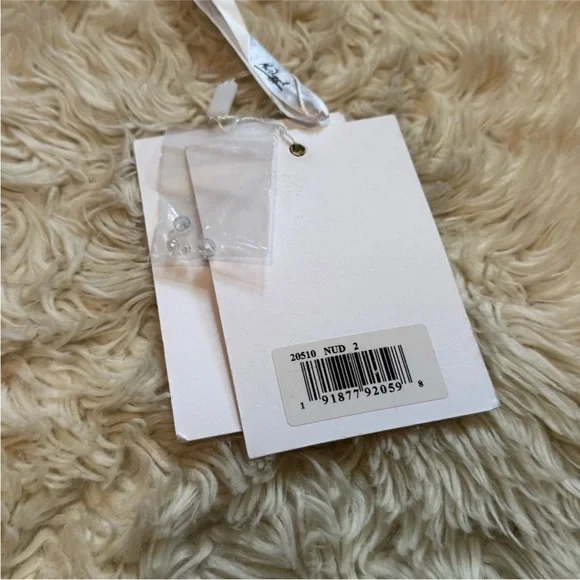 NWT Mac Duggal 20510 Nude Flutter Sleeve
Embellished Floral Dress - Size 2 - Picture 7 of 8